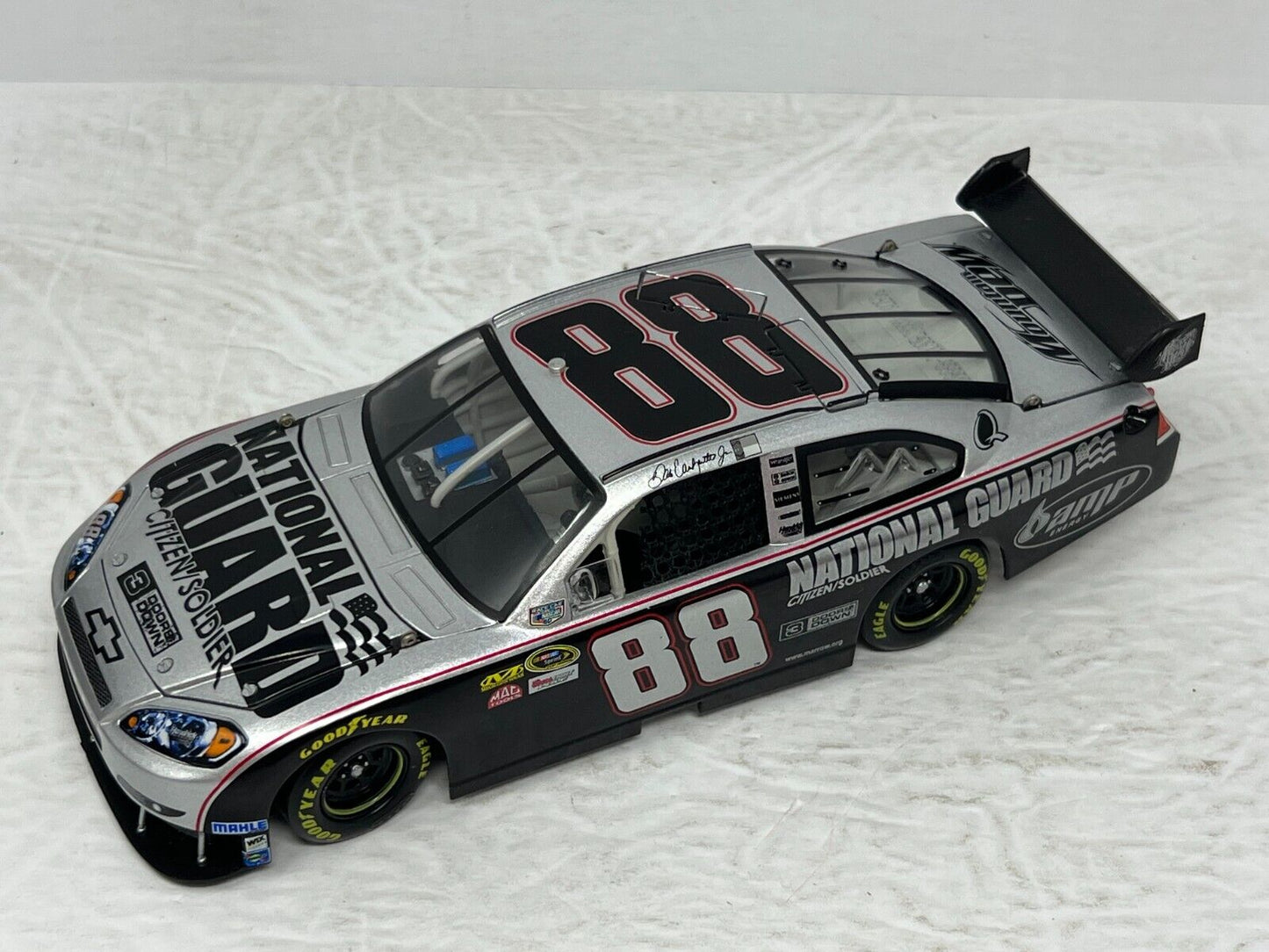 Action Nascar #88 Dale Earnhardt Jr. National Guard 3 Doors Down 1:24 Diecast