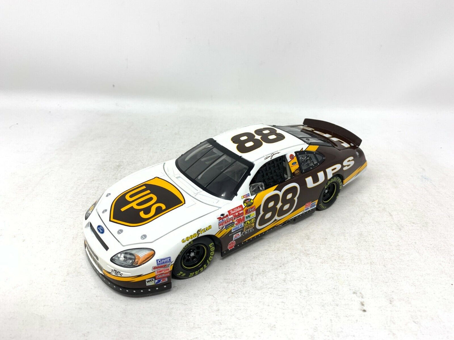 Action Nascar #88 Dale Jarrett UPS NEXTEL 2004 Ford Taurus 1:24 Diecast