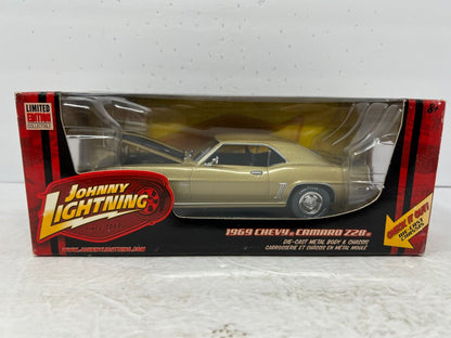 Johnny Lightning 1969 Chevy Camaro Z28 1:24 Diecast