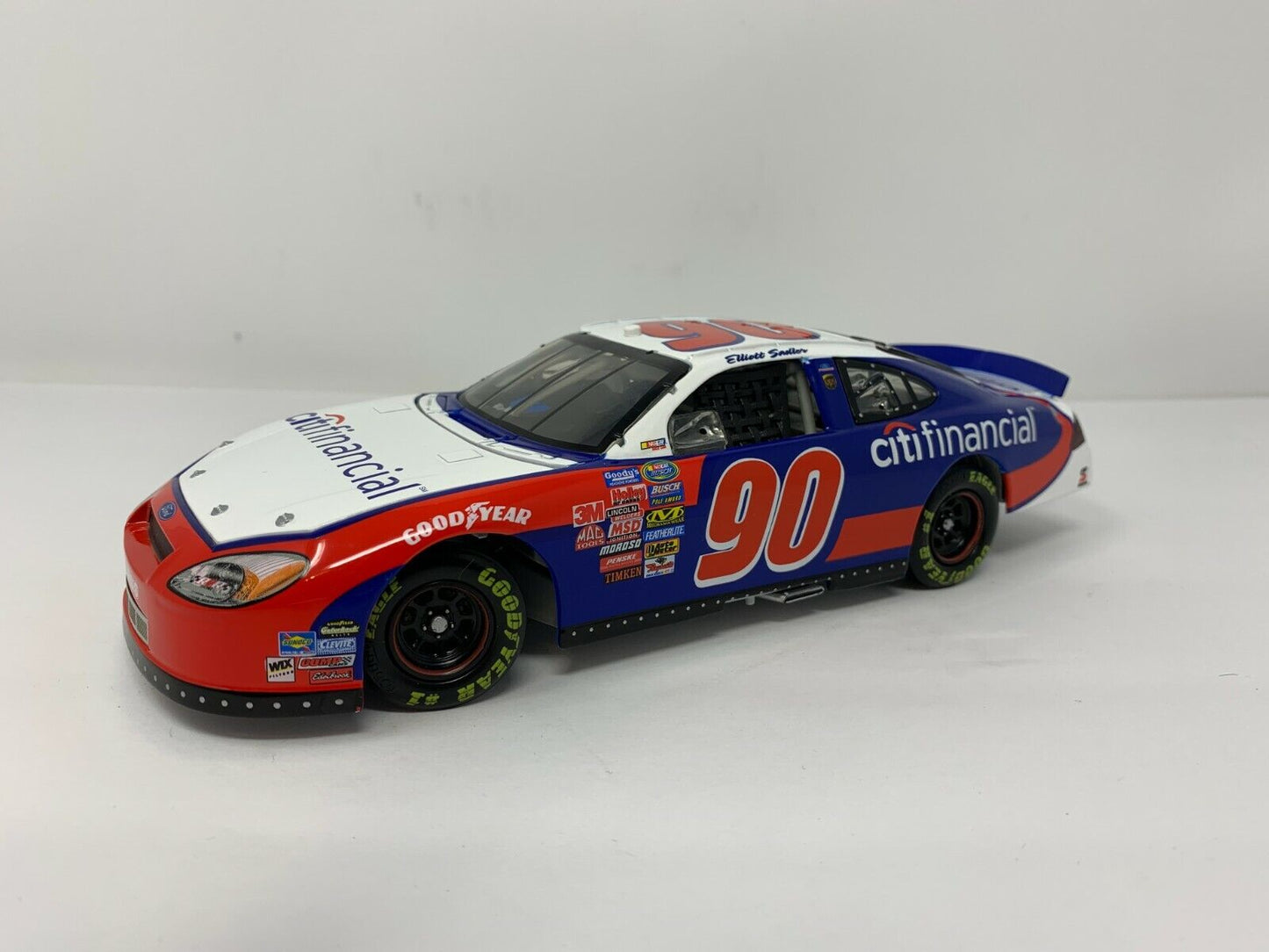 Action Nascar #90 Elliott Sadler CitiFinancial 2005 Ford Taurus 1:24 Diecast