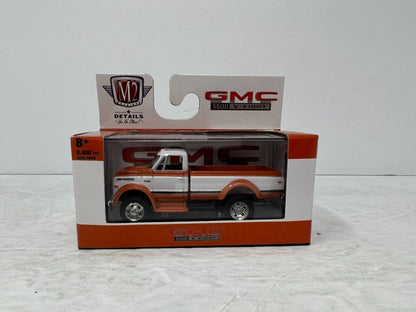 M2 Machines GMC 5500 V-Eight 1970 GMC 5500 Truck R59 1:64 Diecast