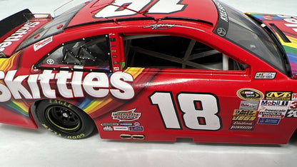 Lionel Nascar #18 Kyle Busch Skittles 2014 Toyota Camry 1:24 Diecast