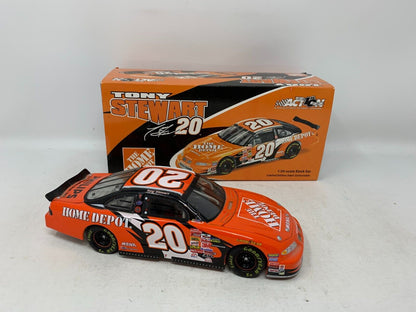 Action Nascar #20 Tony Stewart The Home Depot 1:24 Diecast & McFarlane Figure