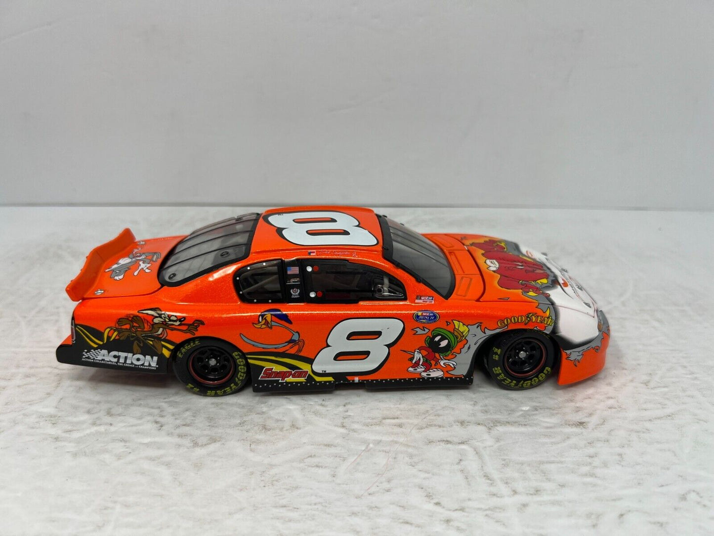 Action Nascar #8 Dale Earnhardt Jr. Looney Tunes GM Dealers 2002 1:24 Diecast