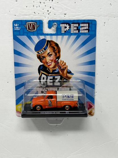 M2 Machines PEZ 1950 Studebaker 2R Truck 1:64 Diecast