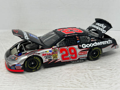 Action Nascar #29 Kevin Harvick GM Goodwrench GM Dealers 2004 Chevy 1:24 Diecast