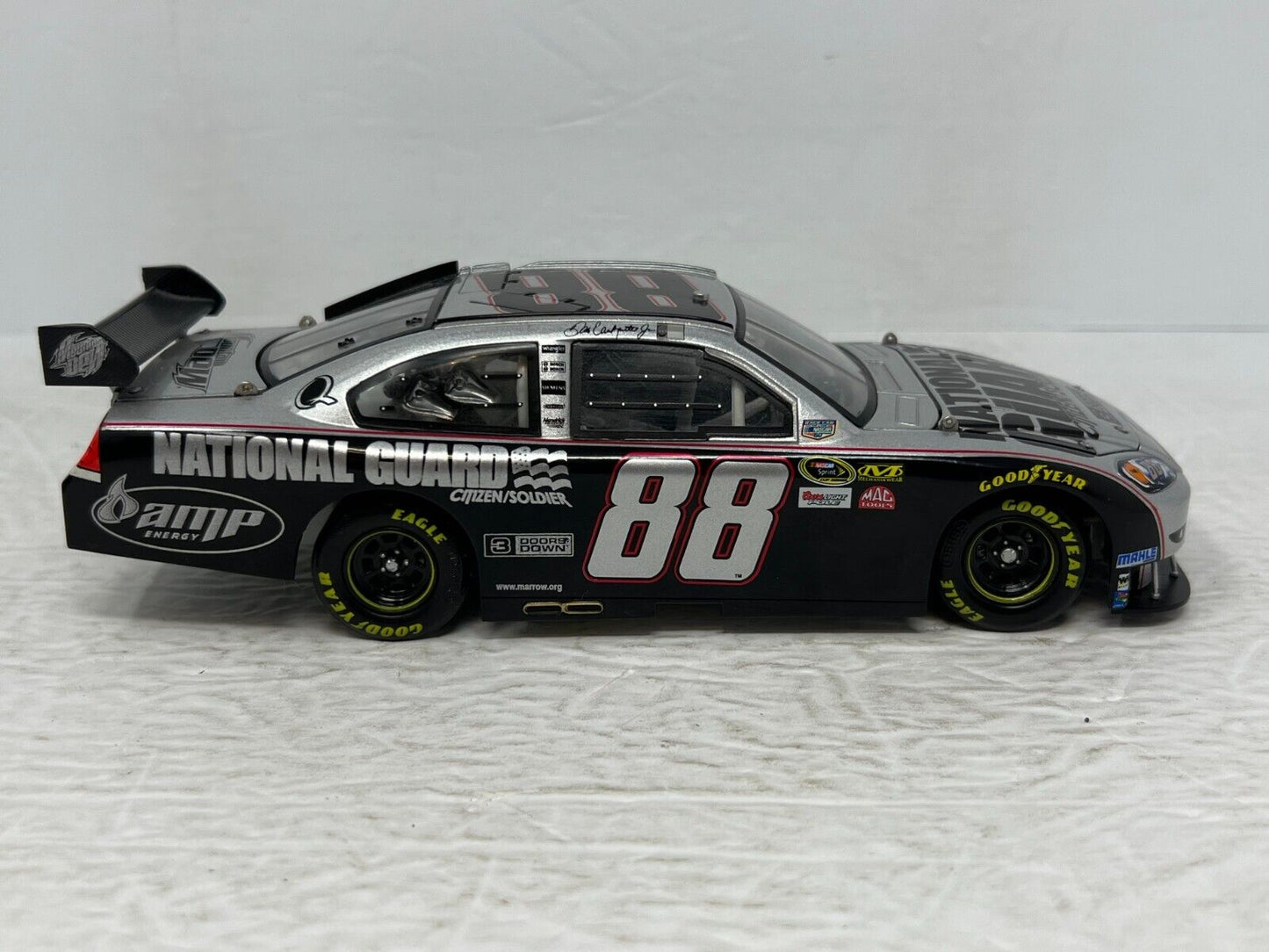 Action Nascar #88 Dale Earnhardt Jr. National Guard 3 Doors Down 1:24 Diecast