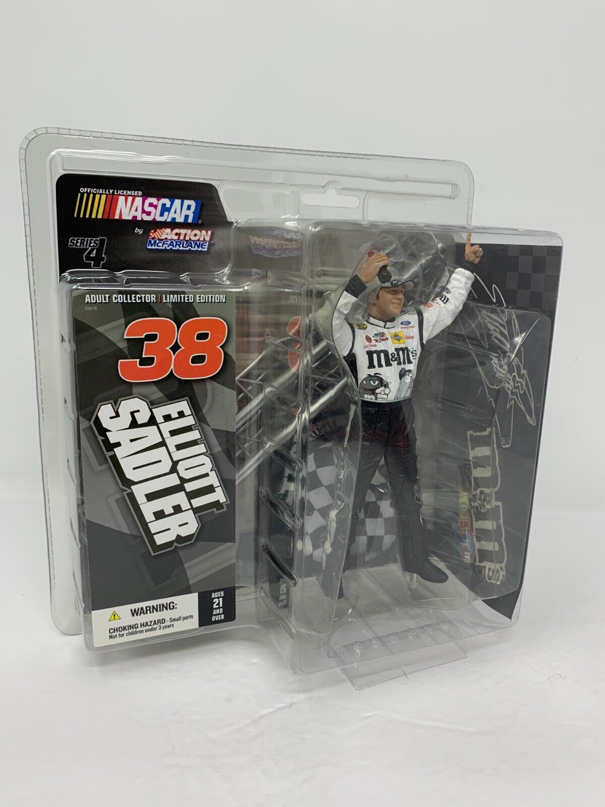 Action Nascar #38 Elliott Sadler M&M's Raced Version BANK 1:24 Diecast & Figure