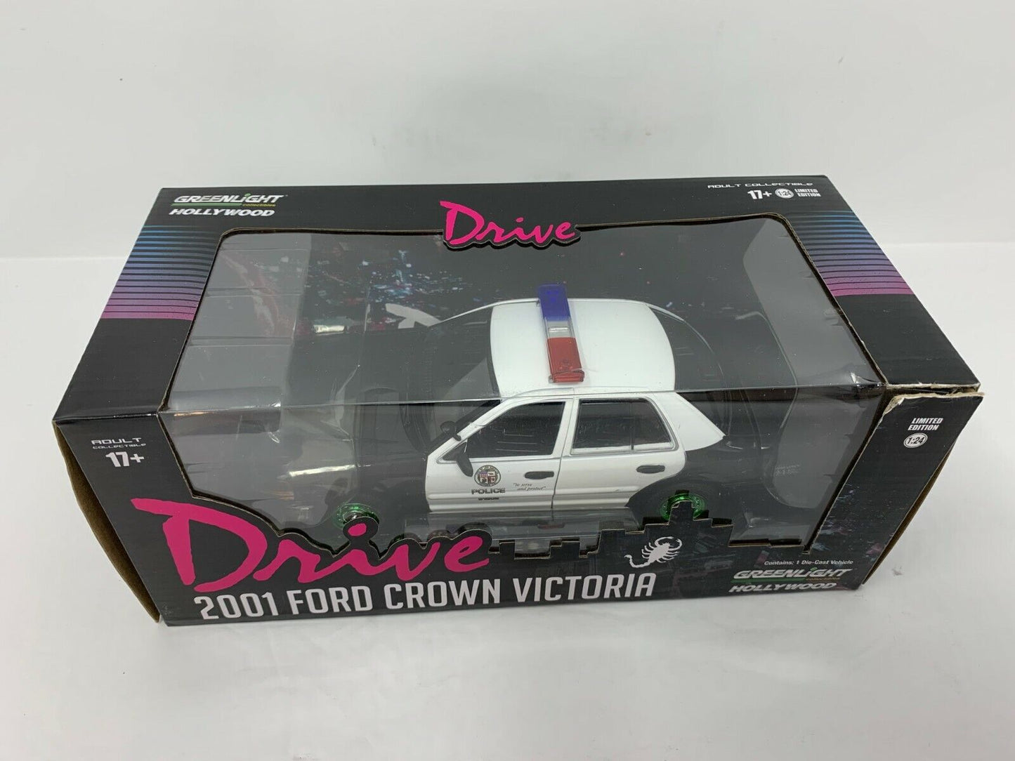 Greenlight Hollywood Drive 2001 Ford Crown Victoria Green Machine 1:24 Diecast