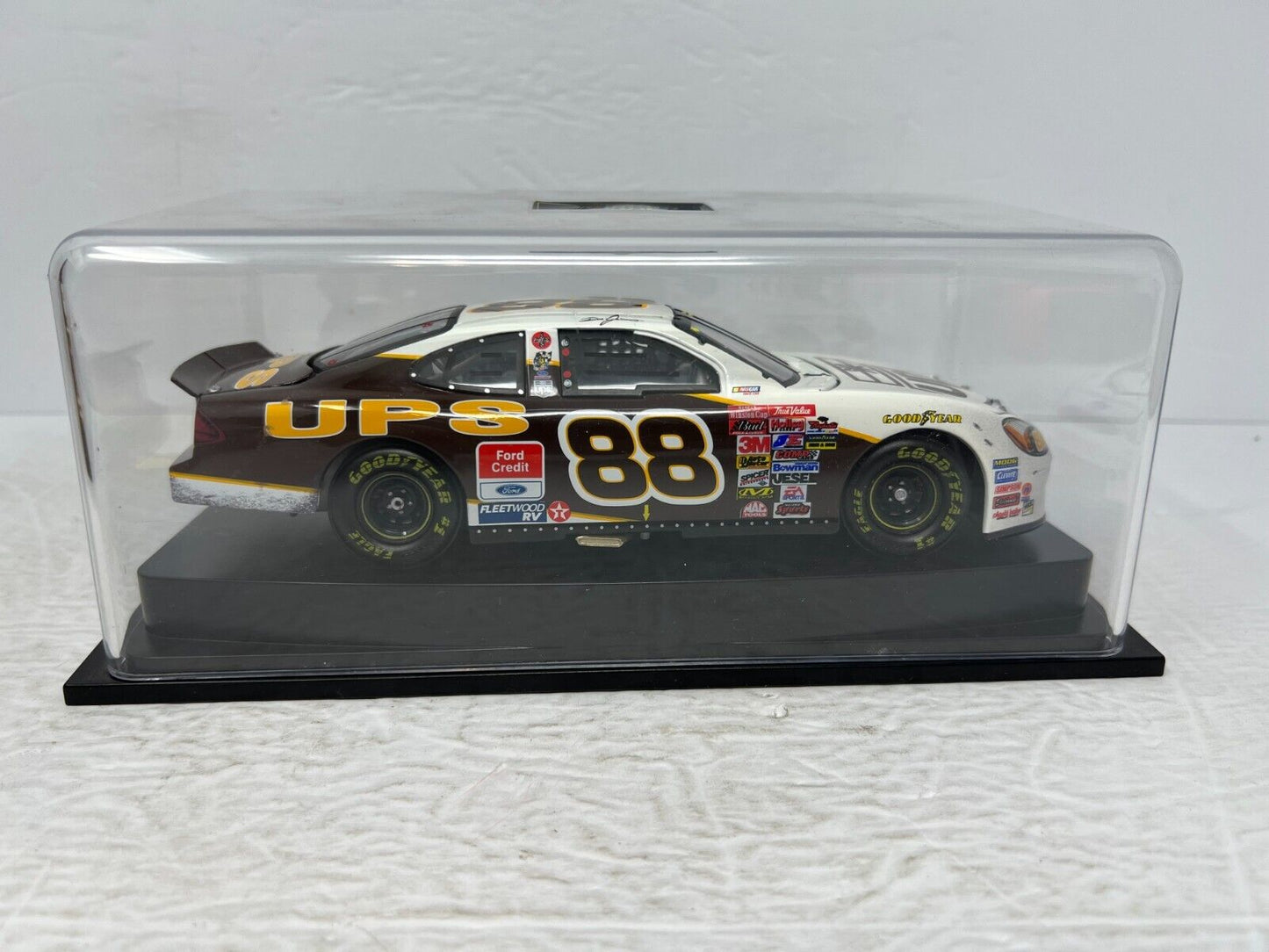 Revell Nascar #88 Dale Jarrett UPS Darlington Win 2001 Ford Taurus 1:24 Diecast