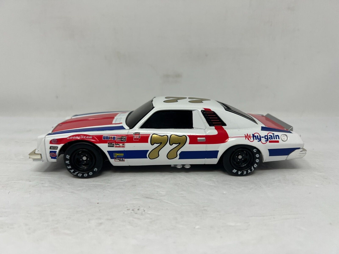 Action Nascar #77 Dale Earnhardt Sr. Hy-Gain 1976 Chevy Malibu BANK 1:24 Diecast