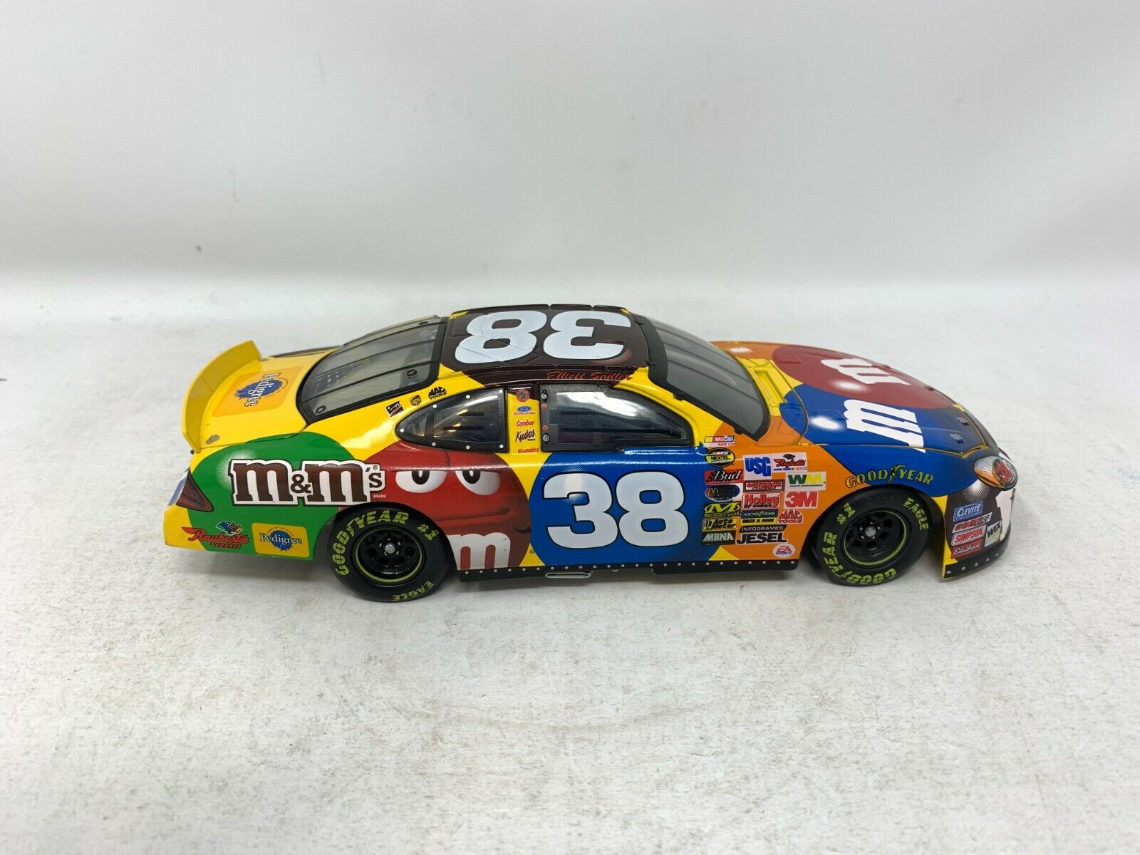 Action Nascar #38 Elliott Sadler M&M's 2004 Ford Taurus 1:24