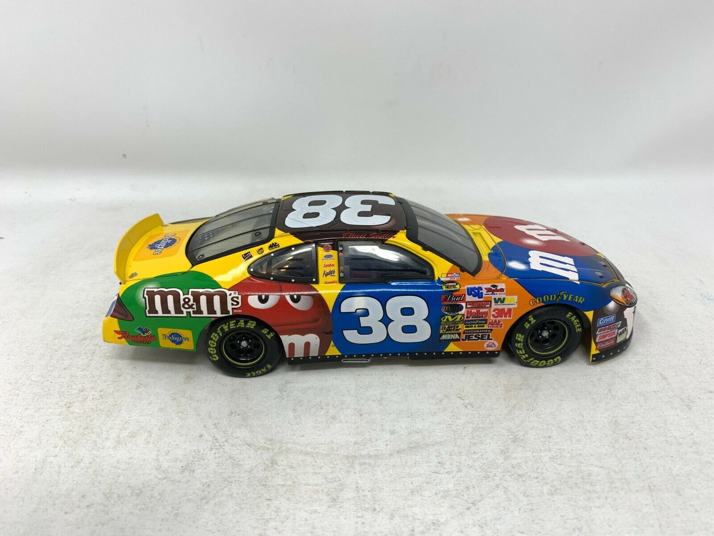 Action Nascar #38 Elliott Sadler M&M's 2004 Ford Taurus 1:24 Diecast