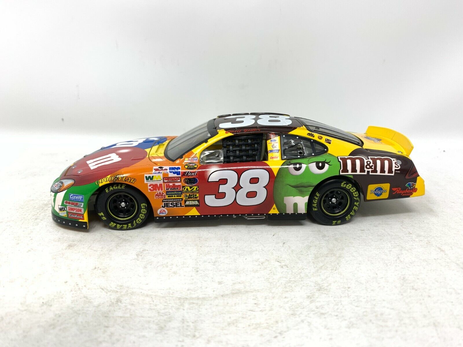 Action Nascar #38 Elliott Sadler M&M's 2004 Ford Taurus 1:24