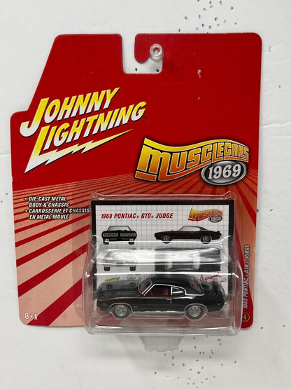 Johnny Lightning Musclecars 1969 Pontiac GTO Judge 1:64 Diecast