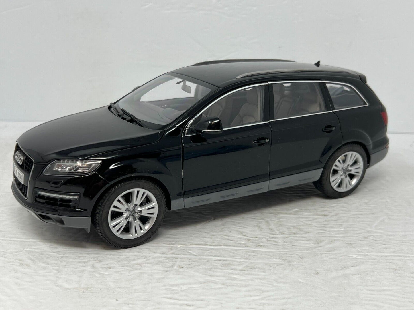 Kyosho Audi Q7 Facelift Night Black 1:18 Diecast