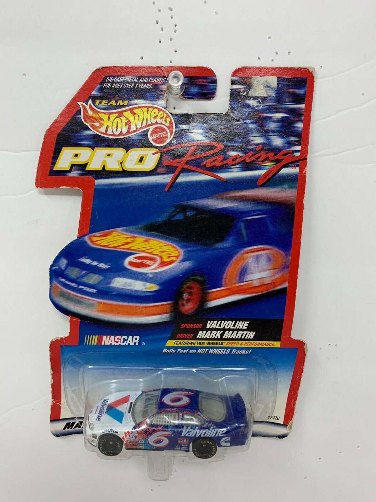 Hot Wheels Racing #6 Valvoline Mark Martin 2001 Ford Taurus 1:64 Diecast