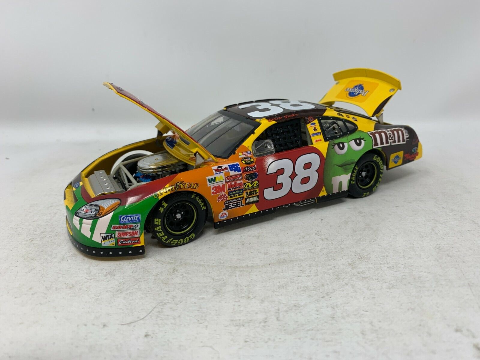 Action Nascar #38 Elliott Sadler M&M's 2004 Ford Taurus 1:24