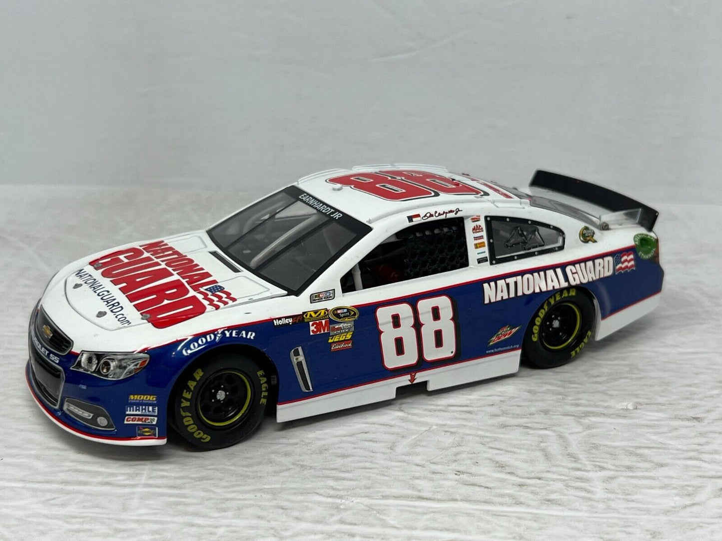 Lionel Nascar #88 Dale Earnhardt Jr. National Guard 2013 SS 1:24 Diecast