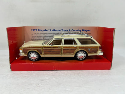 Motormax Fresh Cherries 1979 Chrysler LeBaron Town & Country Wagon 1:24 Diecast