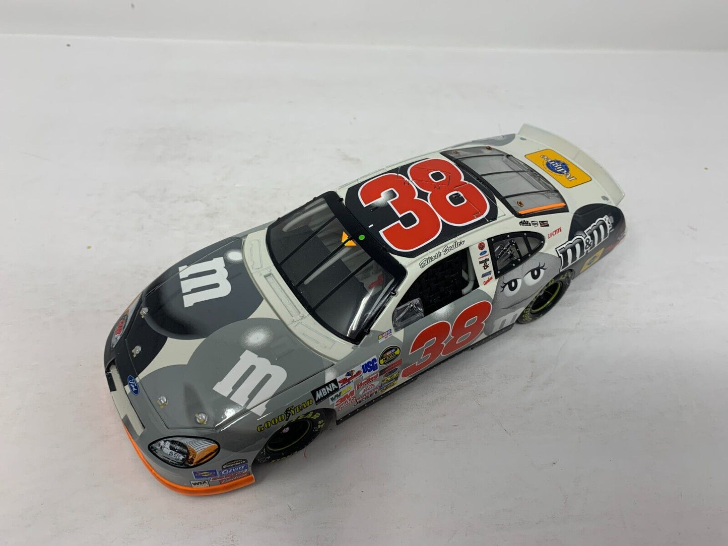 Action Nascar #38 Elliott Sadler M&M's Raced Version BANK 1:24 Diecast & Figure