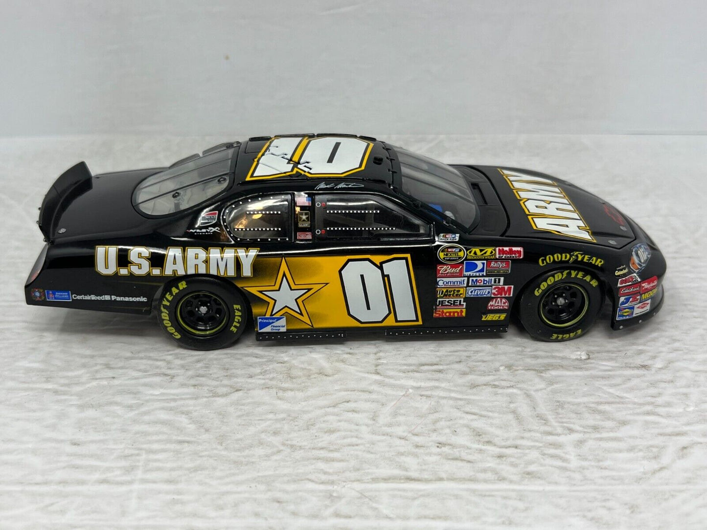 Action Nascar RCCA #1 Mark Martin Army 2007 Chevy Monte Carlo SS 1:24 Diecast