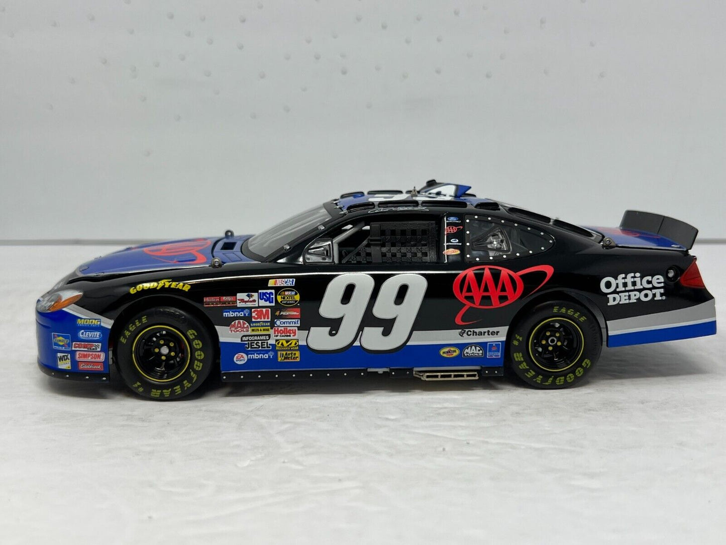 Team Caliber Owners Nascar #99 Carl Edwards AAA 2005 Ford Taurus 1:24 Diecast