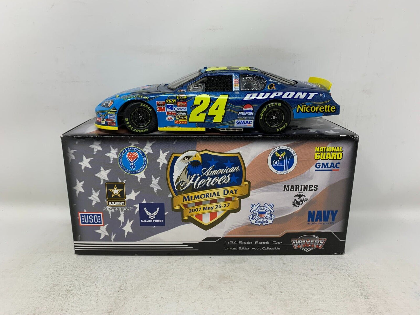 Motorsports Authentics #24 Jeff Gordon Dupont Military Monte Carlo 1:24 Diecast