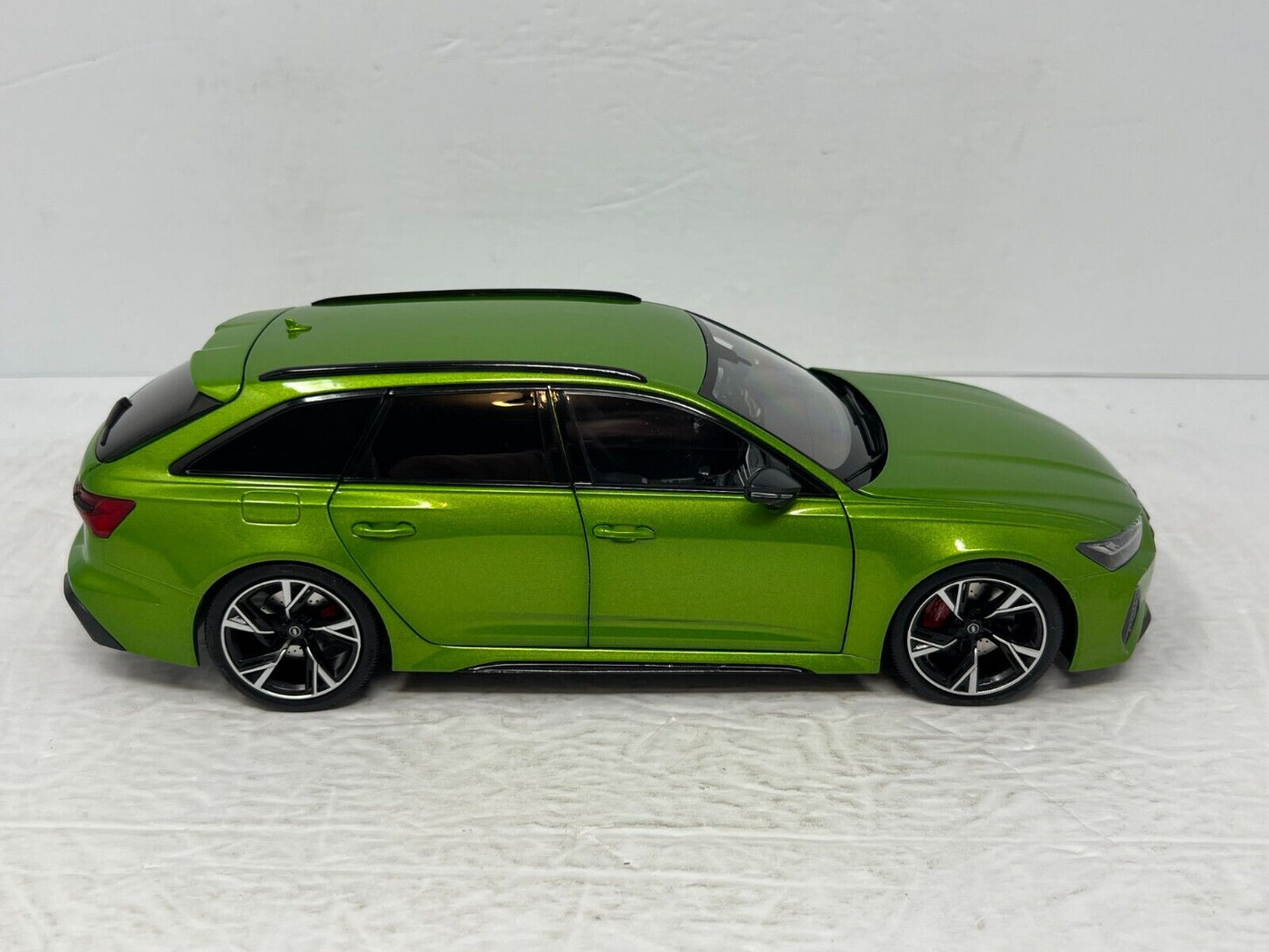 Kiloworks 2020 Audi RS6 Avant C8 Special Edition Java Green 1:18 Diecast