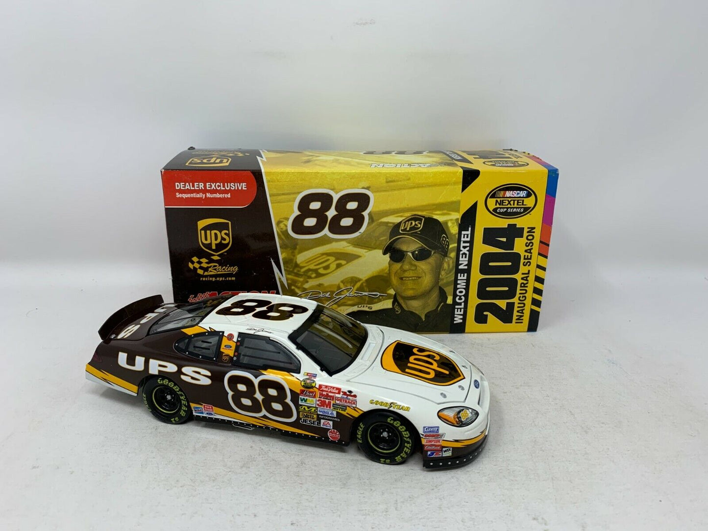 Action Nascar #88 Dale Jarrett UPS NEXTEL 2004 Ford Taurus 1:24 Diecast