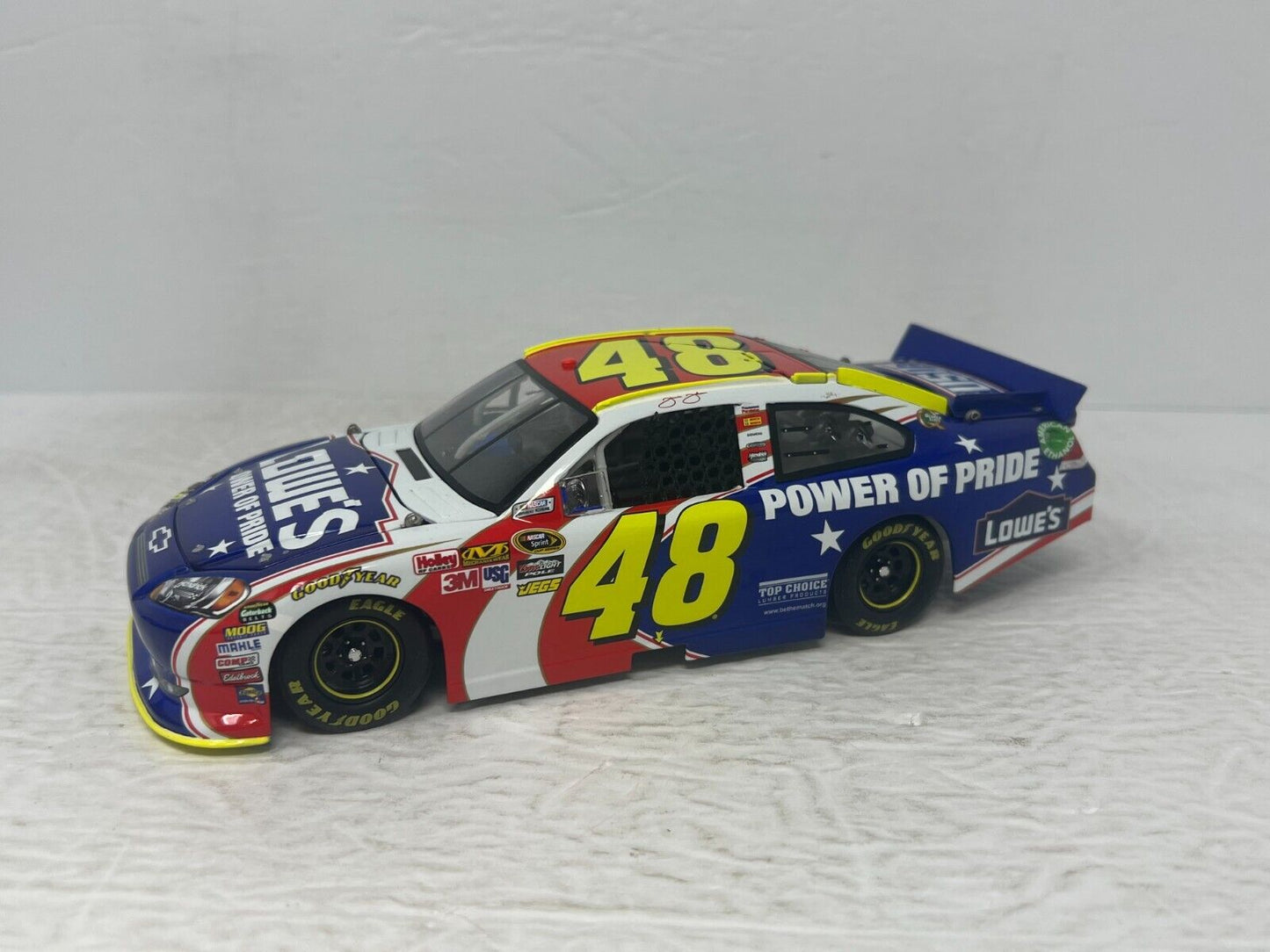 Lionel Nascar #48 Jimmie Johnson Lowe's Power of Pride 2011 Impala 1:24 Diecast