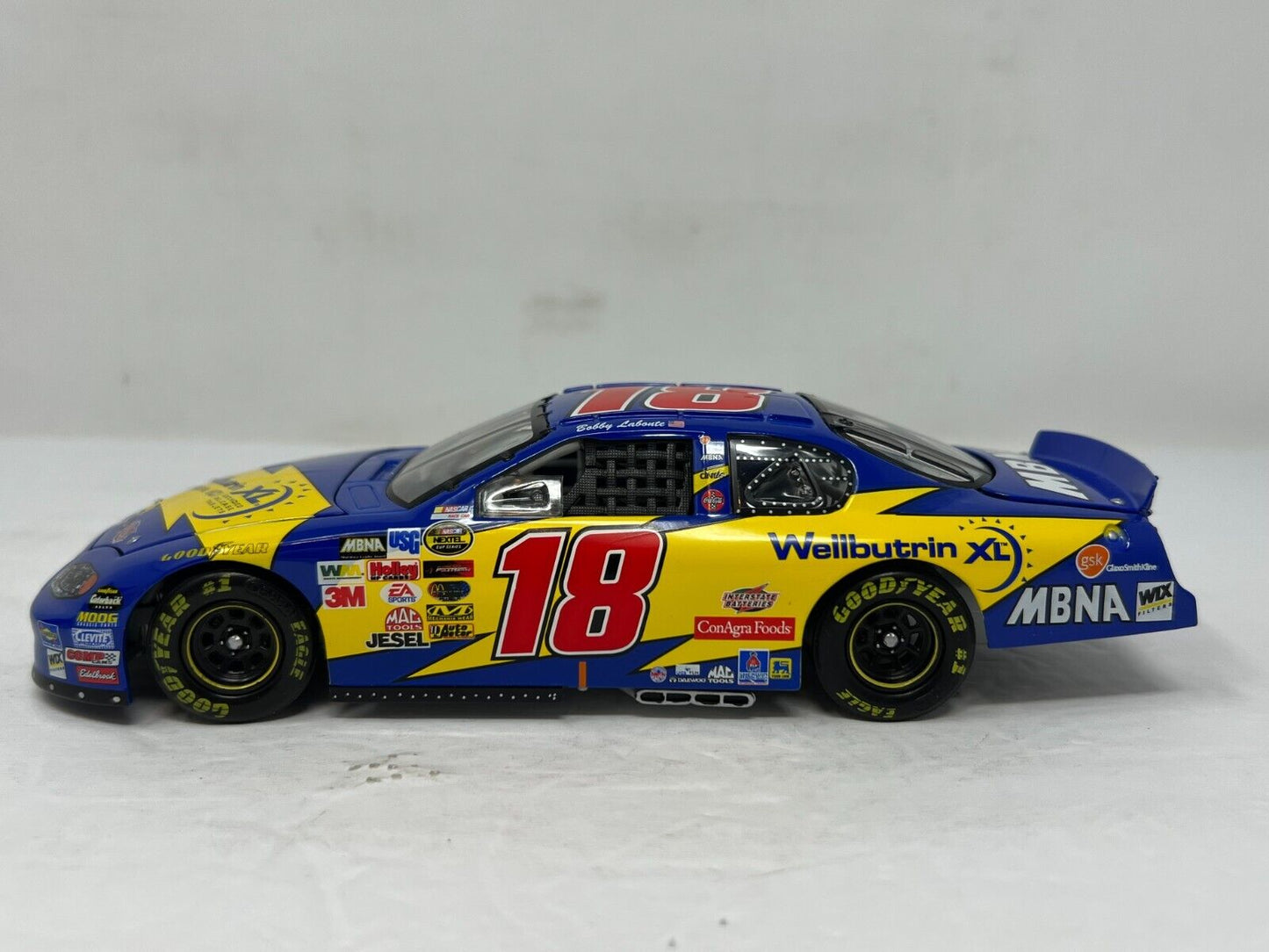 Action Nascar #18 Bobby Labonte 2004 Chevy Monte Carlo 1:24 Diecast