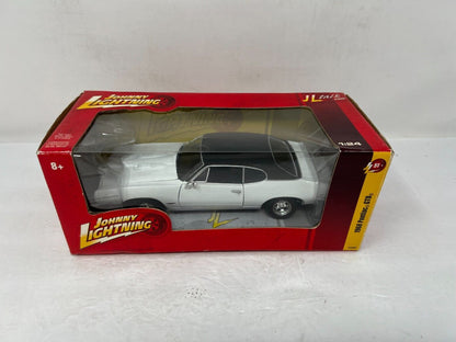 Johnny Lightning 1968 Pontiac GTO 1:24 Diecast