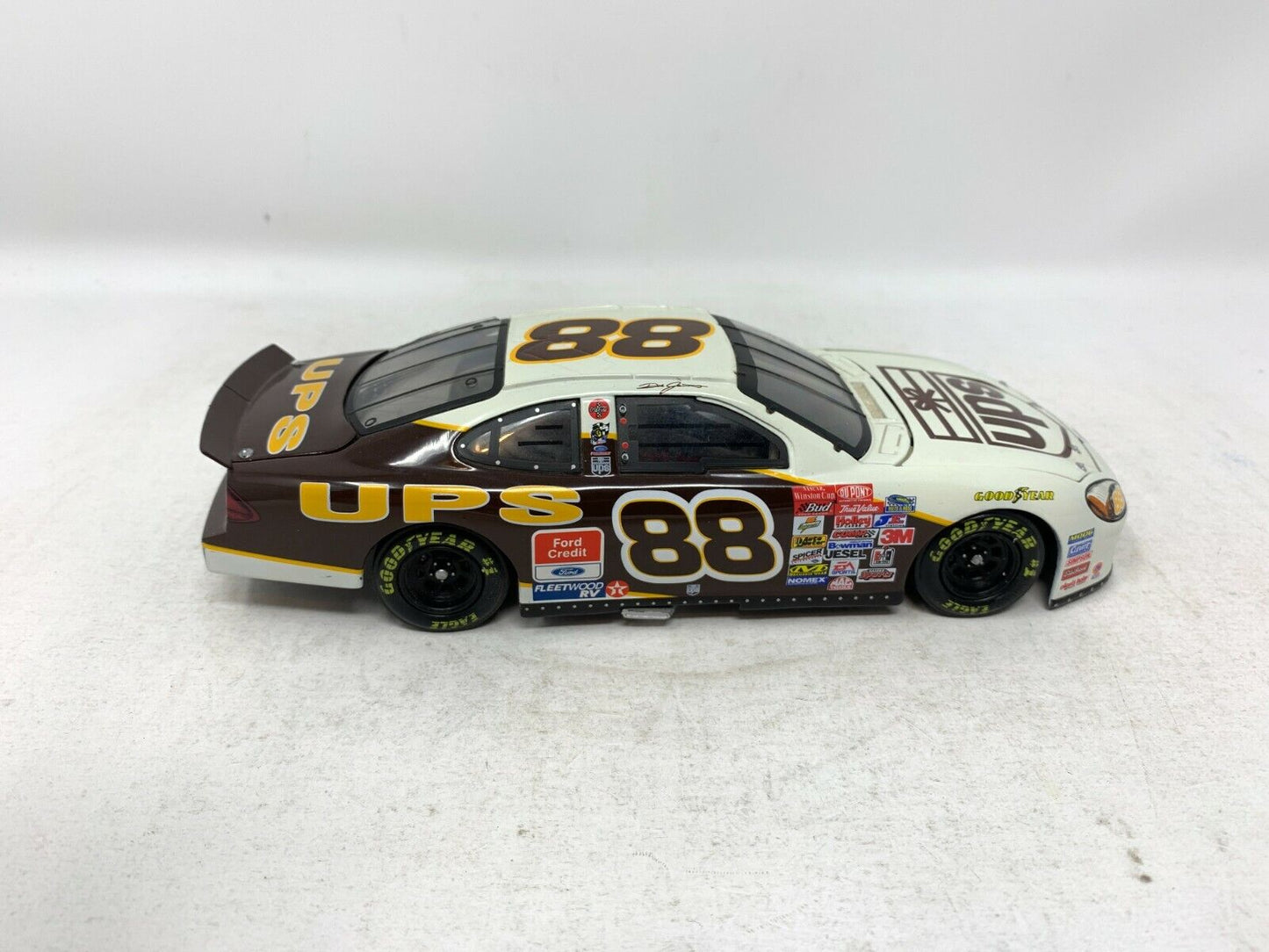 Action Nascar #88 Dale Jarrett UPS Racing 2001 Ford Taurus 1:24 Diecast