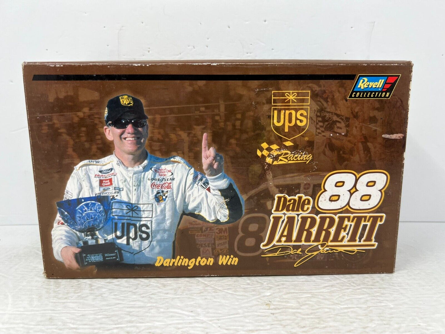 Revell Nascar #88 Dale Jarrett UPS Darlington Win 2001 Ford Taurus 1:24 Diecast