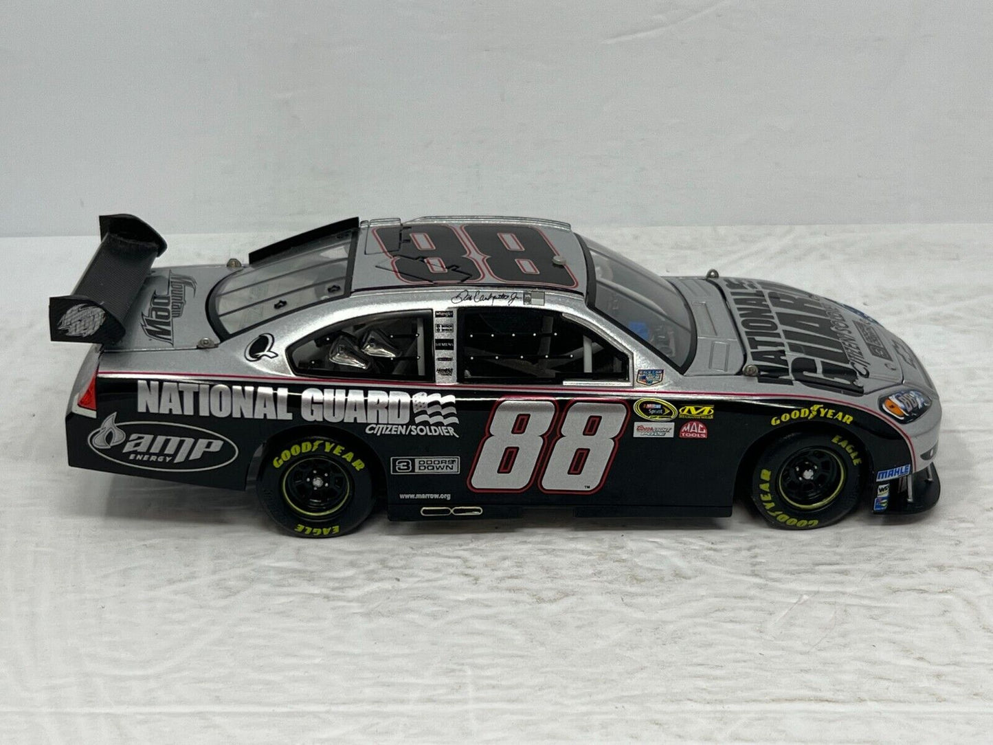 Action Nascar #88 Dale Earnhardt Jr. National Guard 3 Doors Down 1:24 Diecast