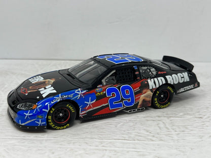 Action Nascar #29 Tony Stewart Kid Rock GM Dealers 2004 Monte Carlo 1:24 Diecast