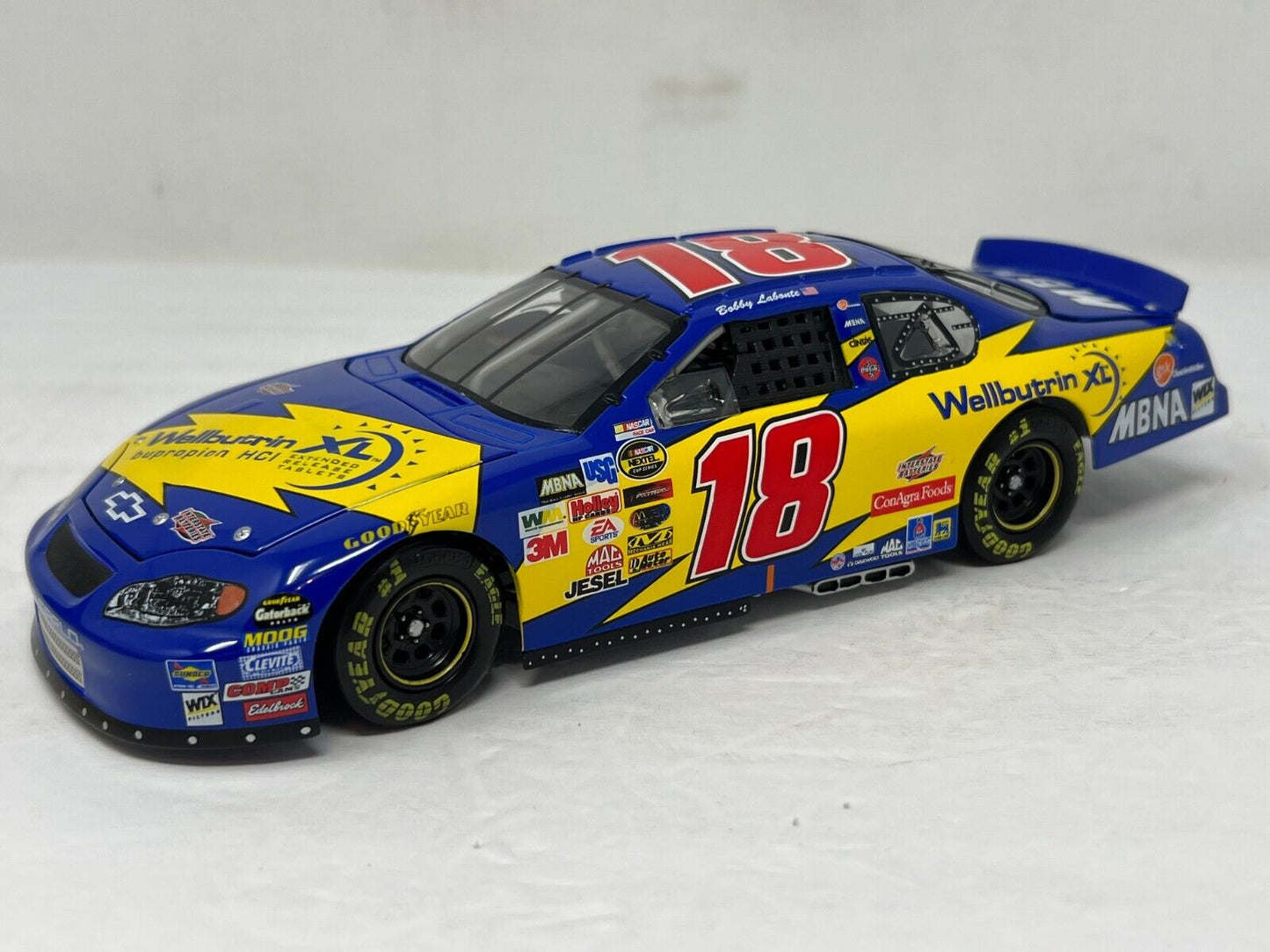 Action Nascar #18 Bobby Labonte 2004 Chevy Monte Carlo 1:24 Diecast