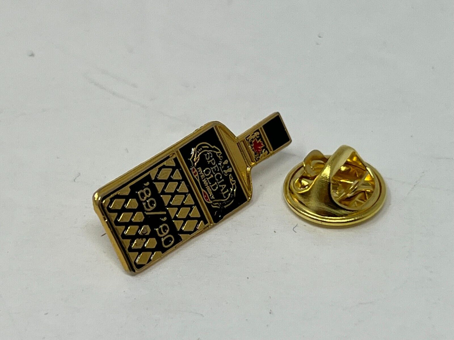 Special Old Rye Whiskey Bottle '89 / '90 Beer & Liquor Lapel Pin