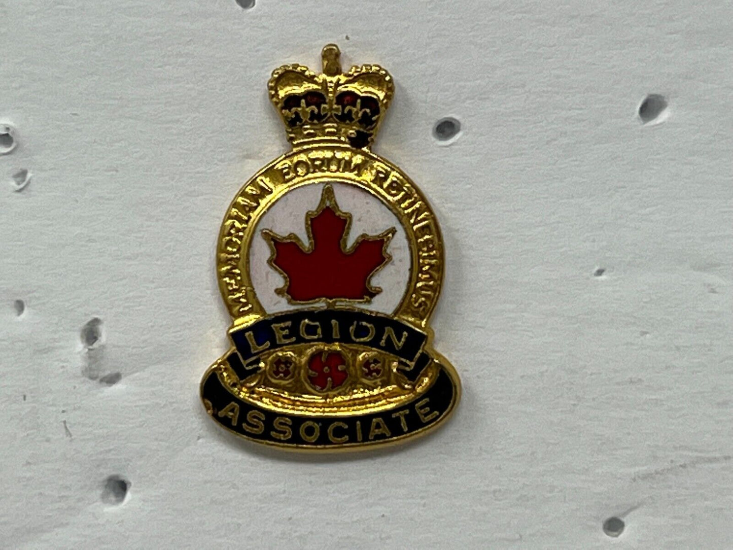 Legion Associate Memoriam Eorum Retinebimus Clubs & Organizations Lapel Pin