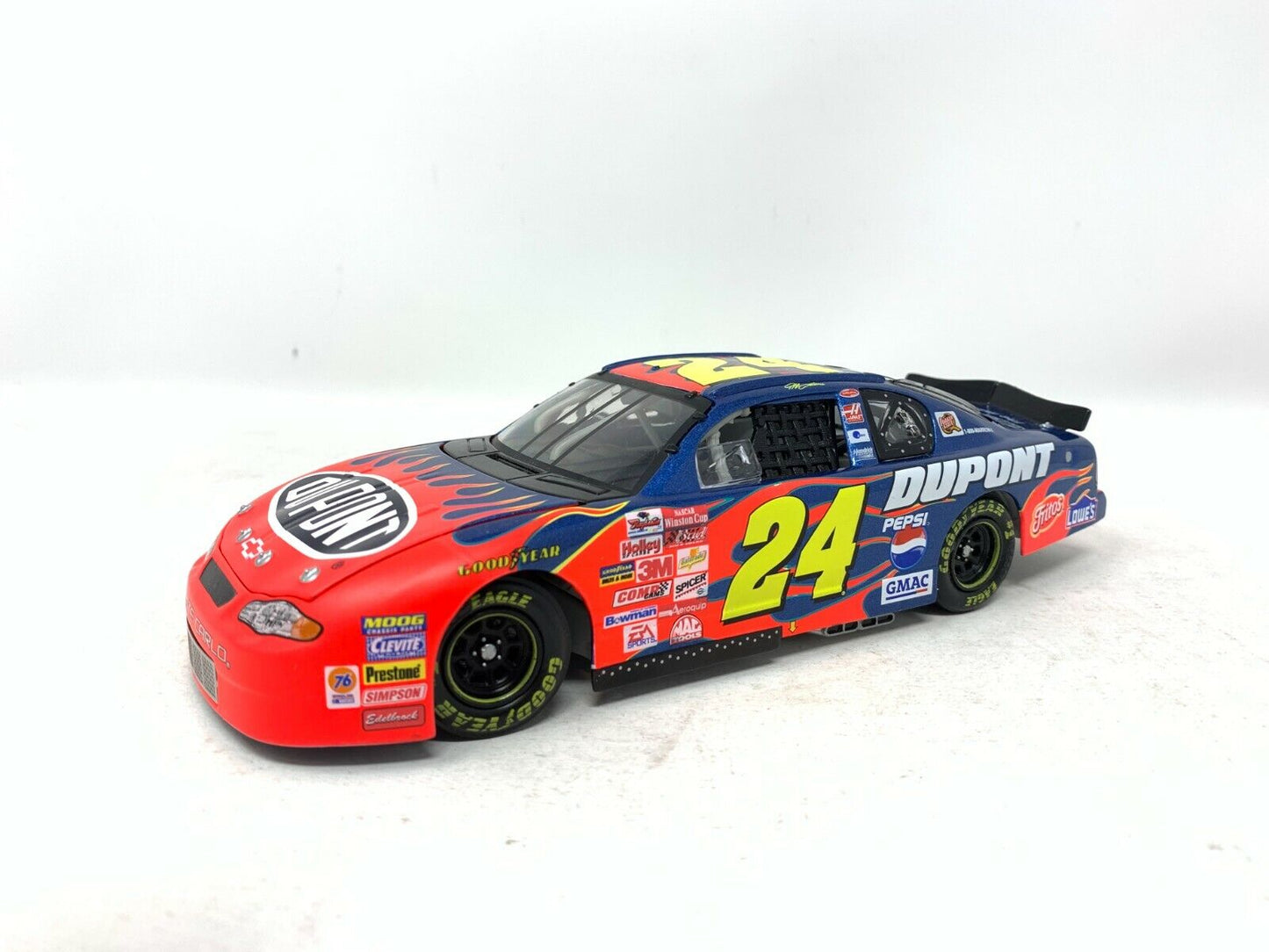 Action Nascar #24 Jeff Gordon Dupont 2002 Chevy Monte Carlo 1:24 Diecast