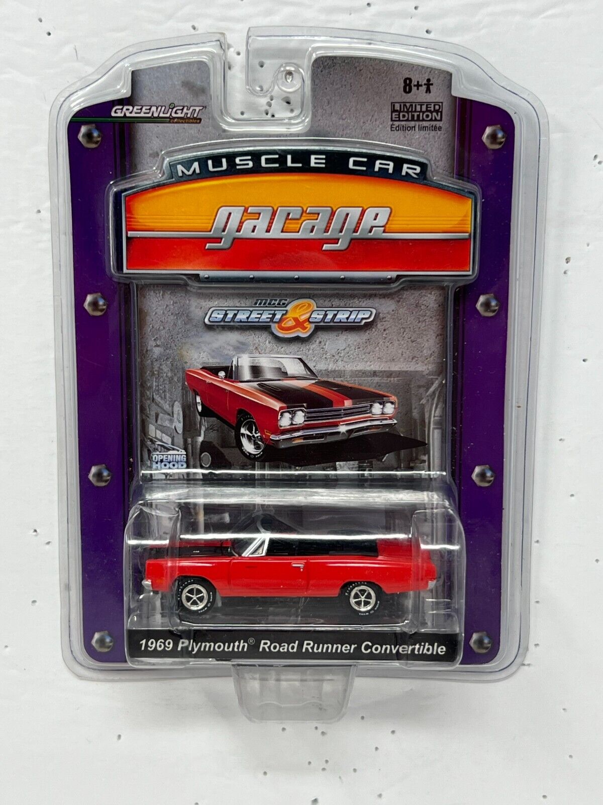 Greenlight Muscle Car Garage 1969 Plymouth Road Runner Convertible 1:64 Diecast