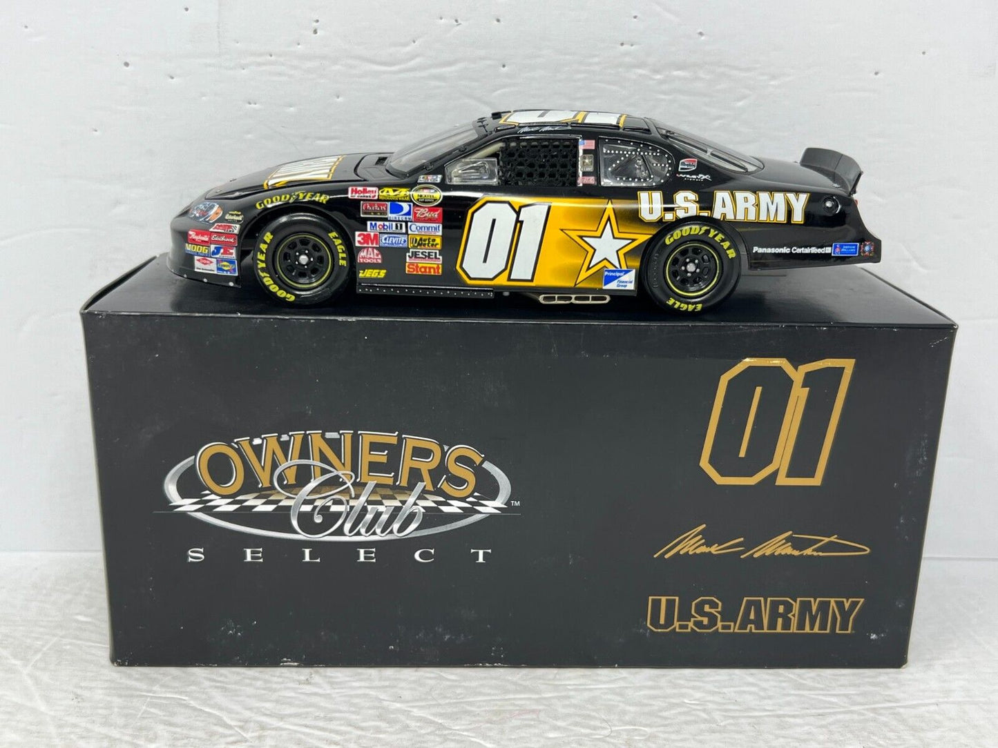 Action Nascar RCCA #1 Mark Martin Army 2007 Chevy Monte Carlo SS 1:24 Diecast