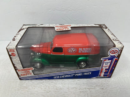 Greenlight Running on Empty 1939 Chevrolet Panel Truck Green Machine 124 Diecast