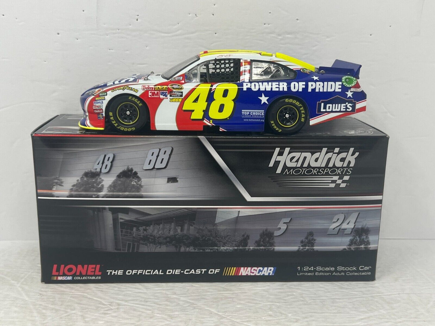 Lionel Nascar #48 Jimmie Johnson Lowe's Power of Pride 2011 Impala 1:24 Diecast