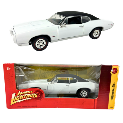 Johnny Lightning 1968 Pontiac GTO 1:24 Diecast