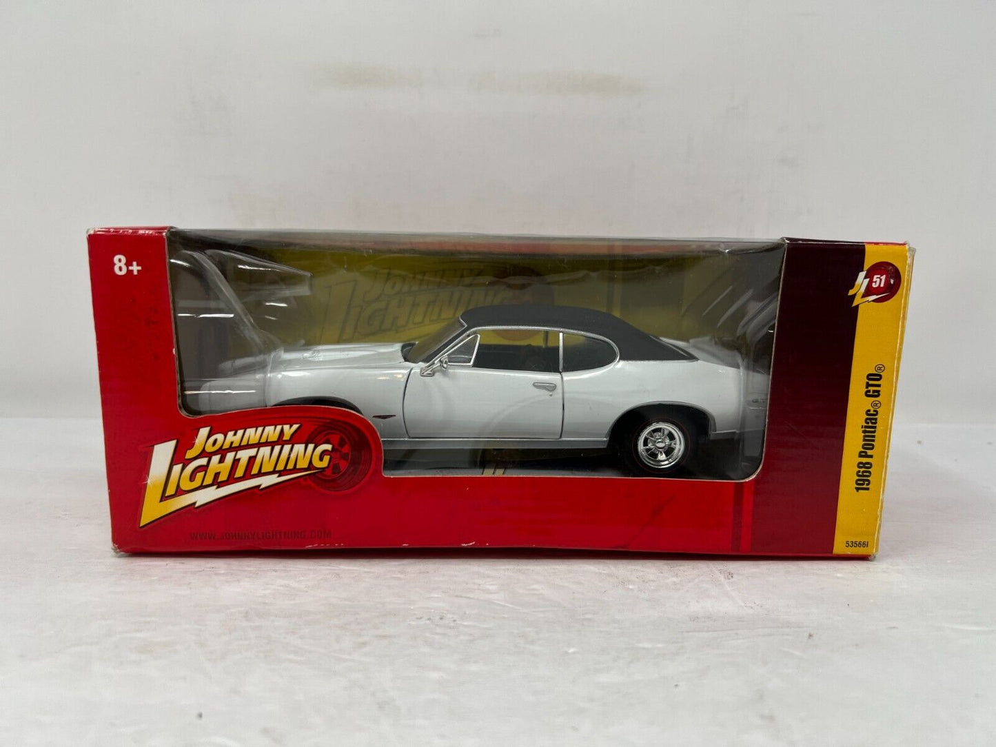 Johnny Lightning 1968 Pontiac GTO 1:24 Diecast