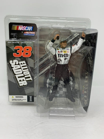 Action Nascar #38 Elliott Sadler M&M's Raced Version BANK 1:24 Diecast & Figure