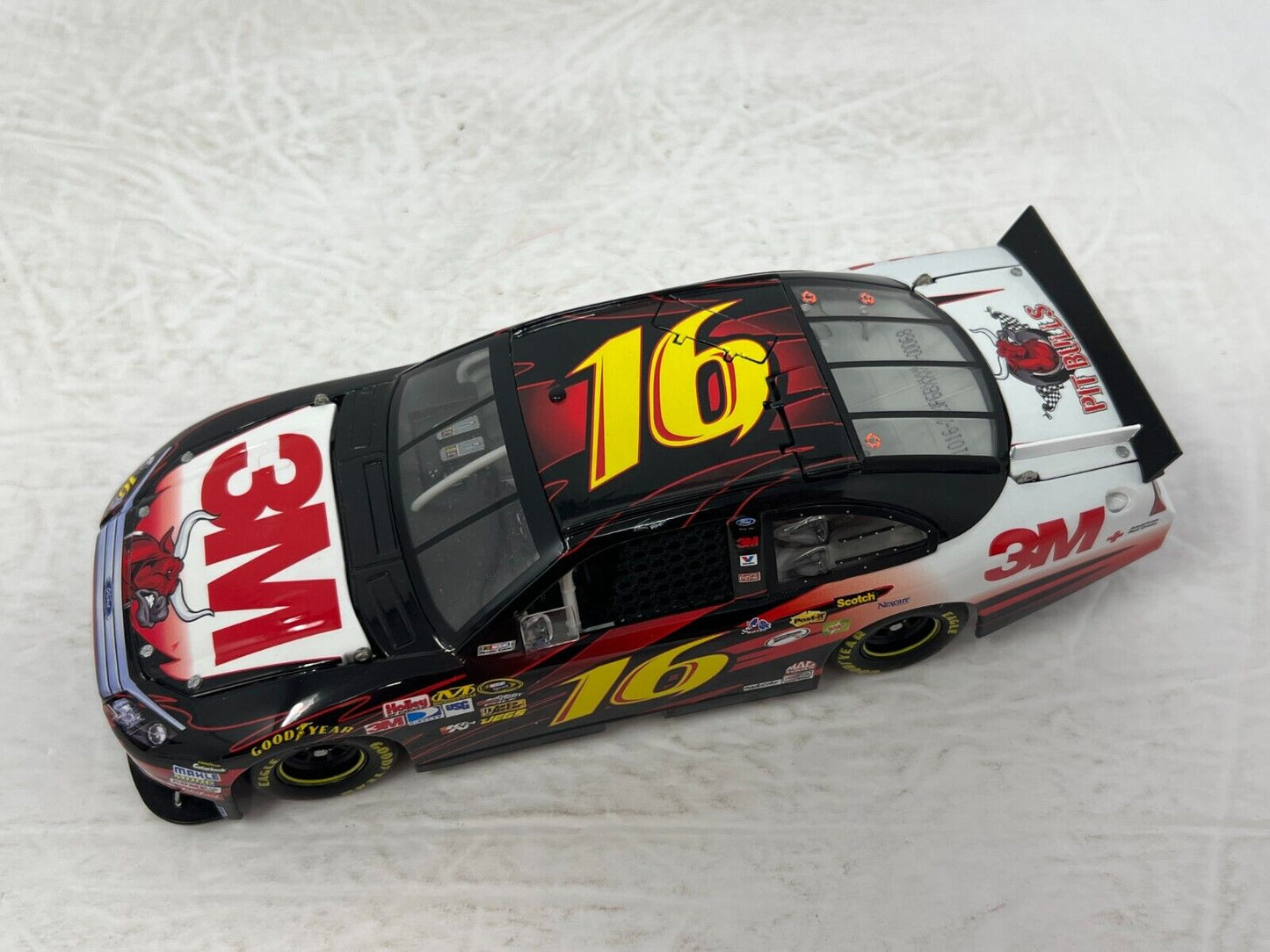 Action Nascar #16 Greg Biffle 3M Pit Bulls 2010 Ford Fusion 1:24 Diecast