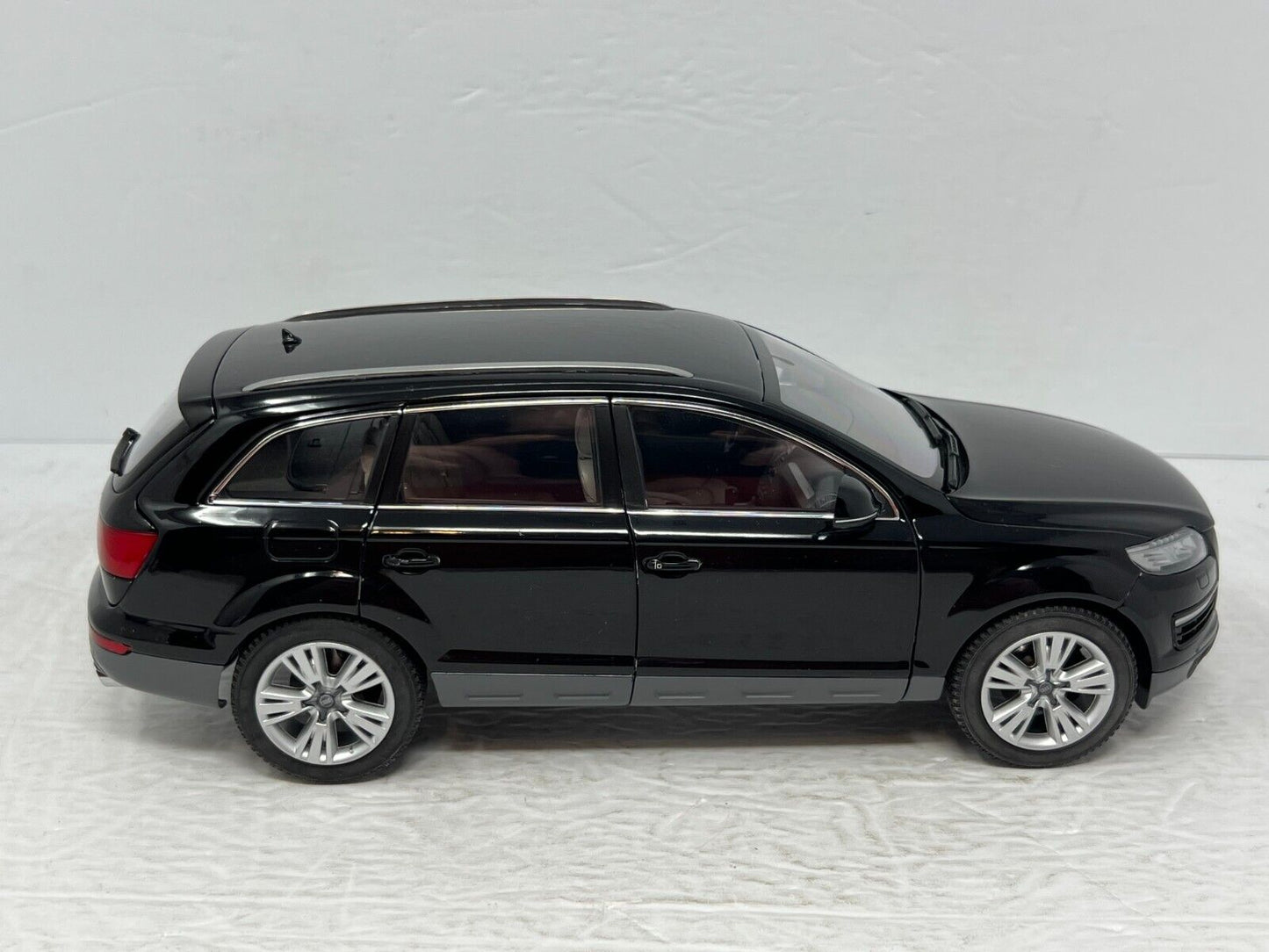 Kyosho Audi Q7 Facelift Night Black 1:18 Diecast